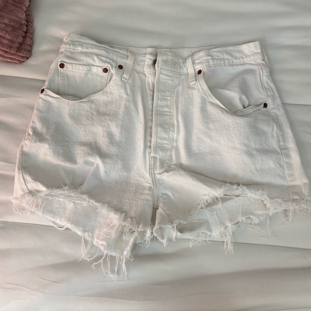 Levi’s white shorts